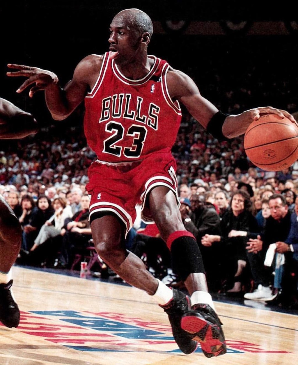 michael jordan playing in jordan 1