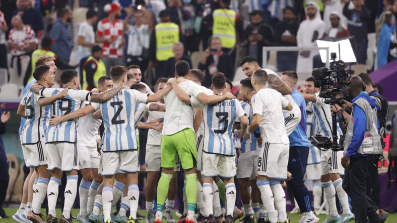 Un hombre de Buenos Aires supuestamente secuestró un autobús lleno de pasajeros después de llegar tarde al partido de la Copa del Mundo de Argentina